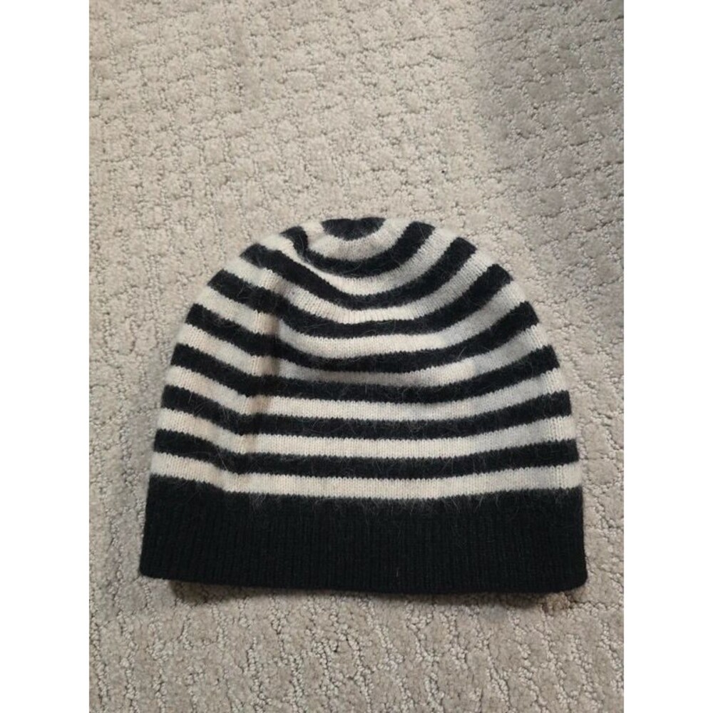 GAP knit black and white beanie